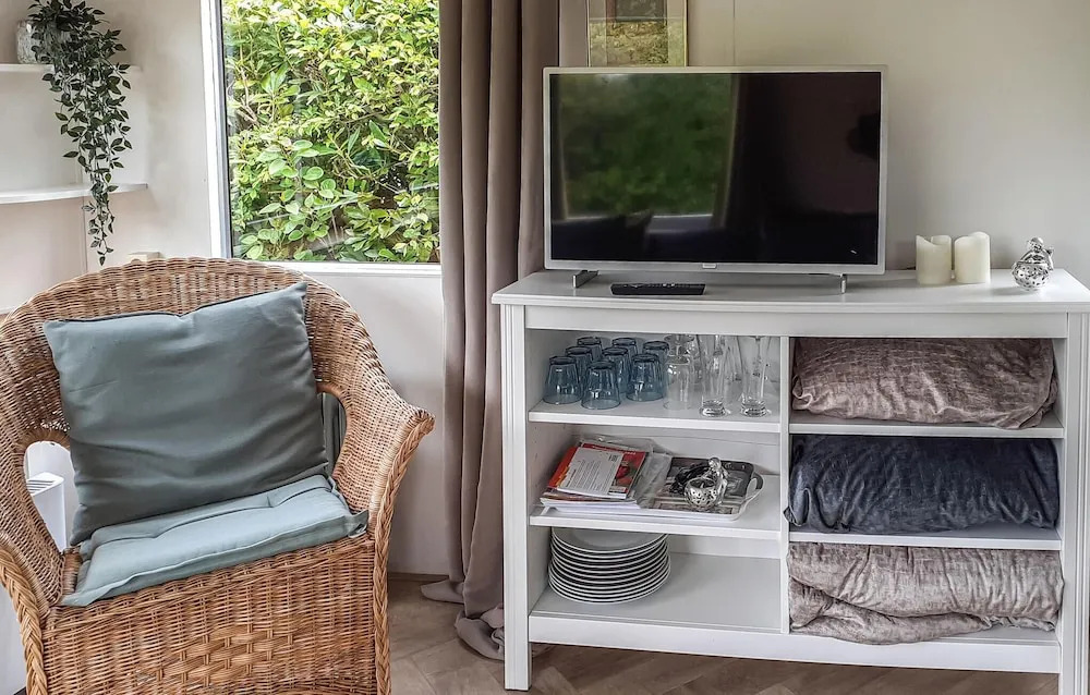 2 Bedroom Lovely Home In Renesse