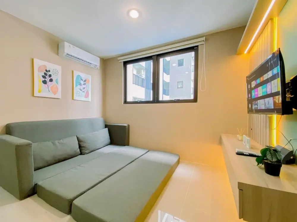 Modern Look 2Br Apartment At Anwa Residence
