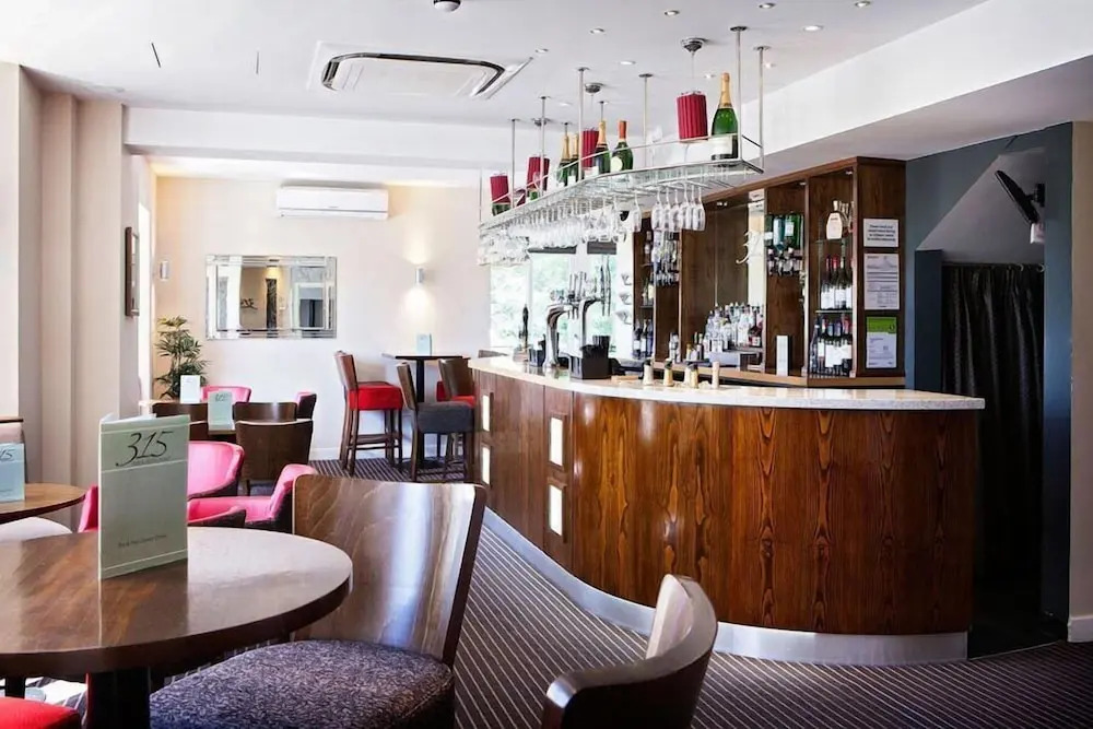 315 Bar & Restaurant