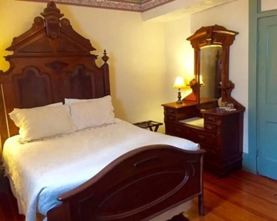 Wayside Inn