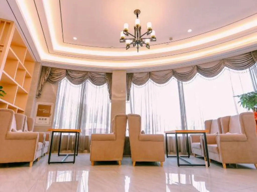 Qingmu Platinum Hotel (Ma'anshan Normal College Mengniu Industrial Park)