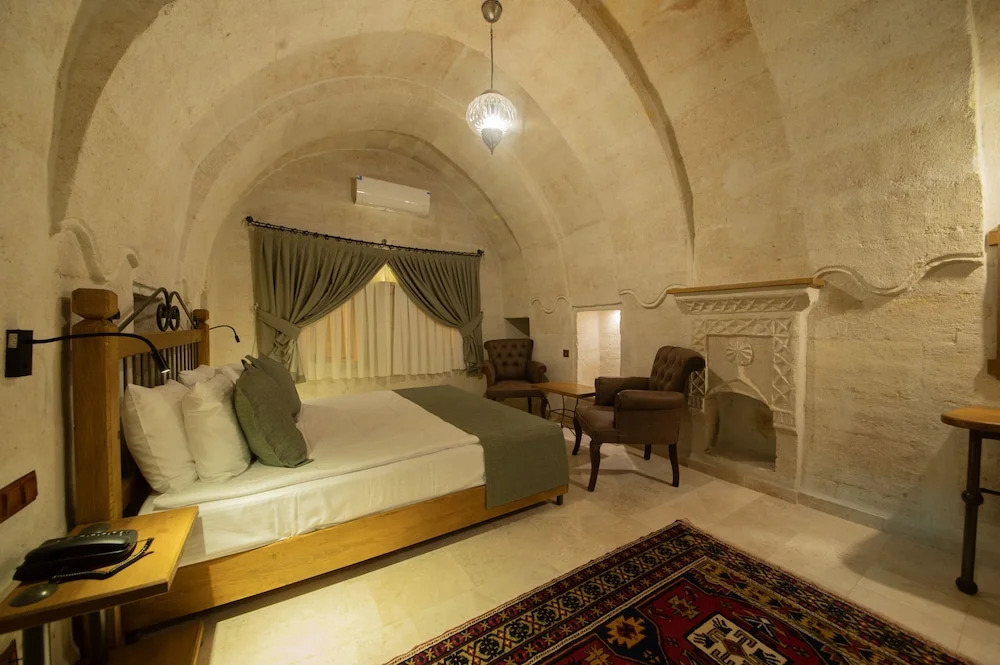 Arkelas Cave House