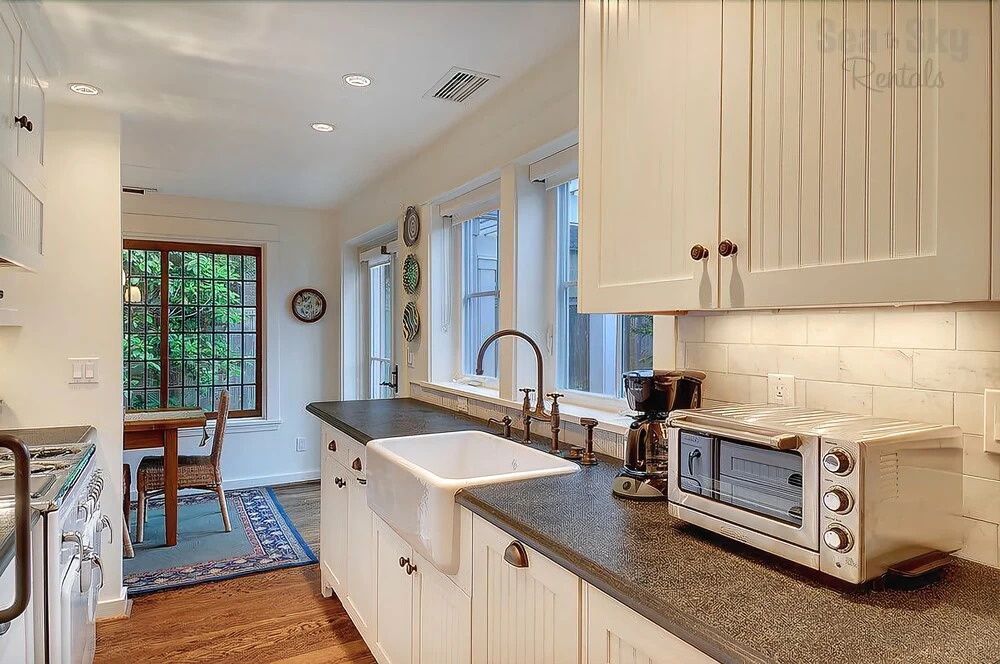 Magnolia Pine N Sea Cottage with Fireplace