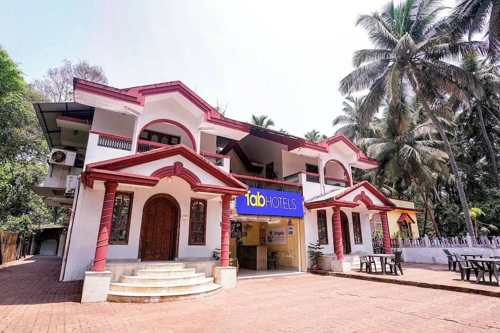 Fabhotel Triple Beach House