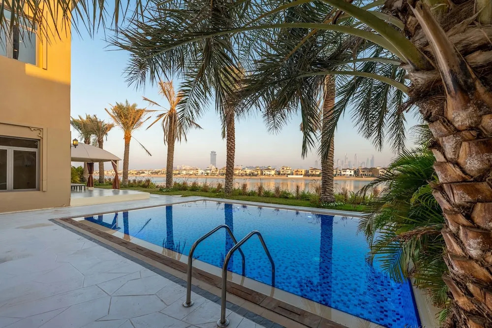Maison Privee - Exclusive Villa with Private Pool, Garden & Beach