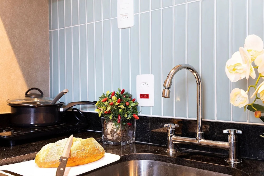 Apartamento moderno com piscina e AC