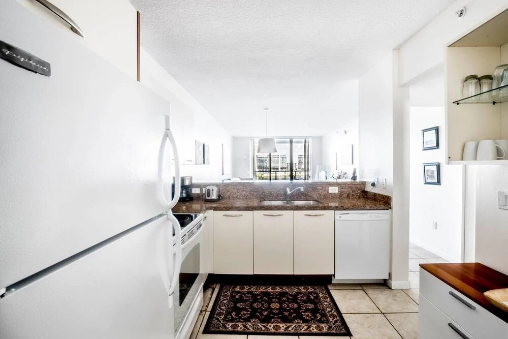 Le Marina Bay 1105 by Go Florida Condo, Sunny Isles