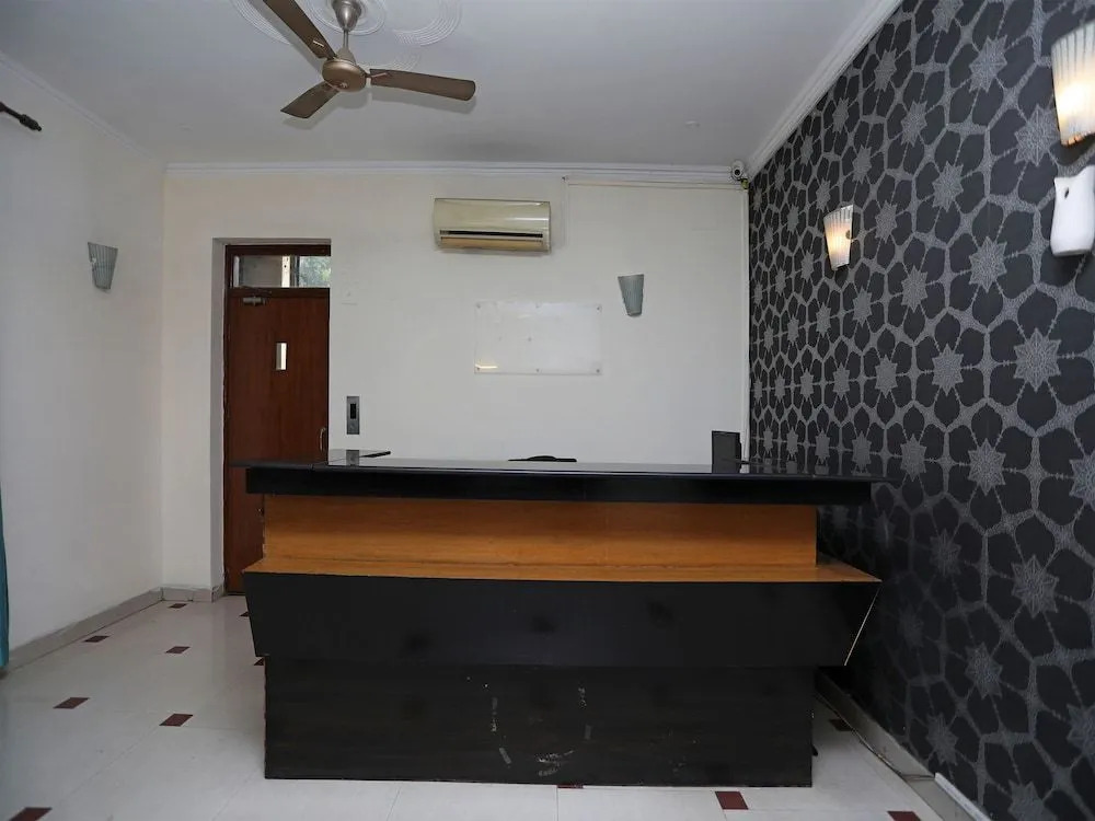 OYO 14306 Advantage Homes