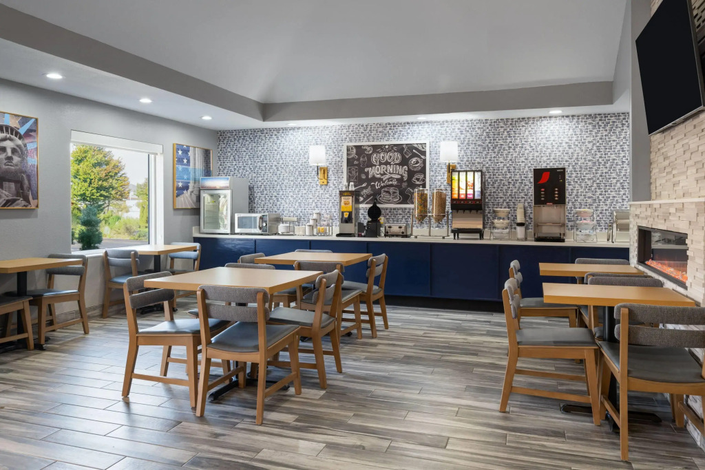 AmericInn by Wyndham Urbana Champaign University Area