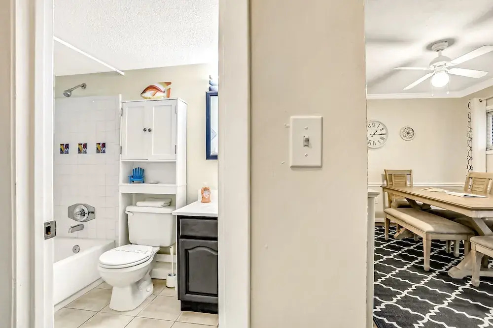Oceanfront Condo With Pool, Grill, Central AC, Washer/dryer, & Snowbird Friendly