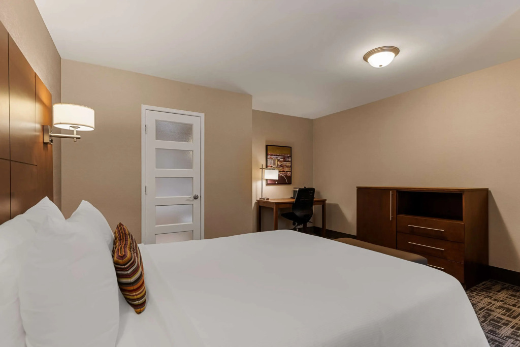 Best Western Ville-Marie Montreal Hotel & Suites