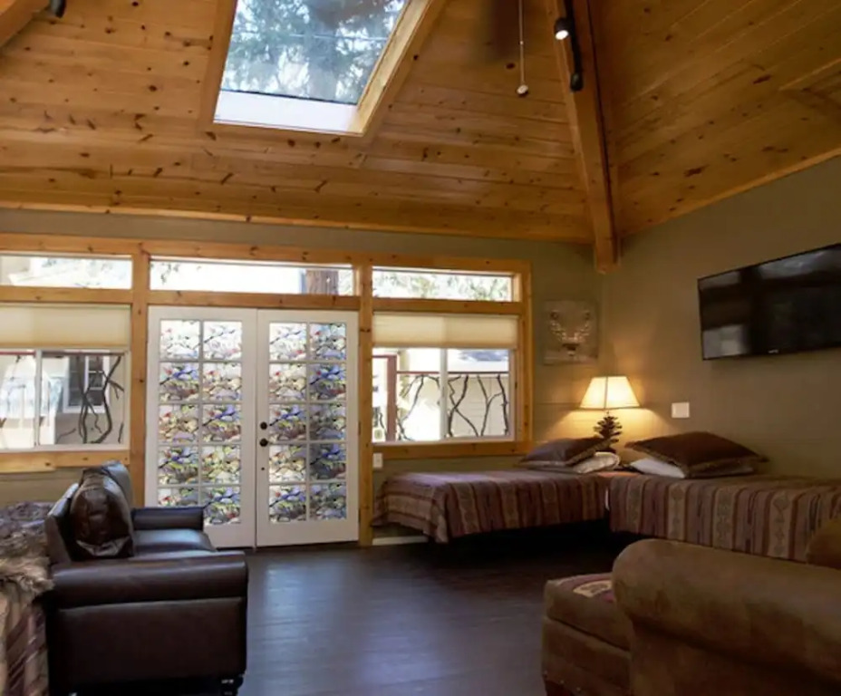 Silver Pines Lodge