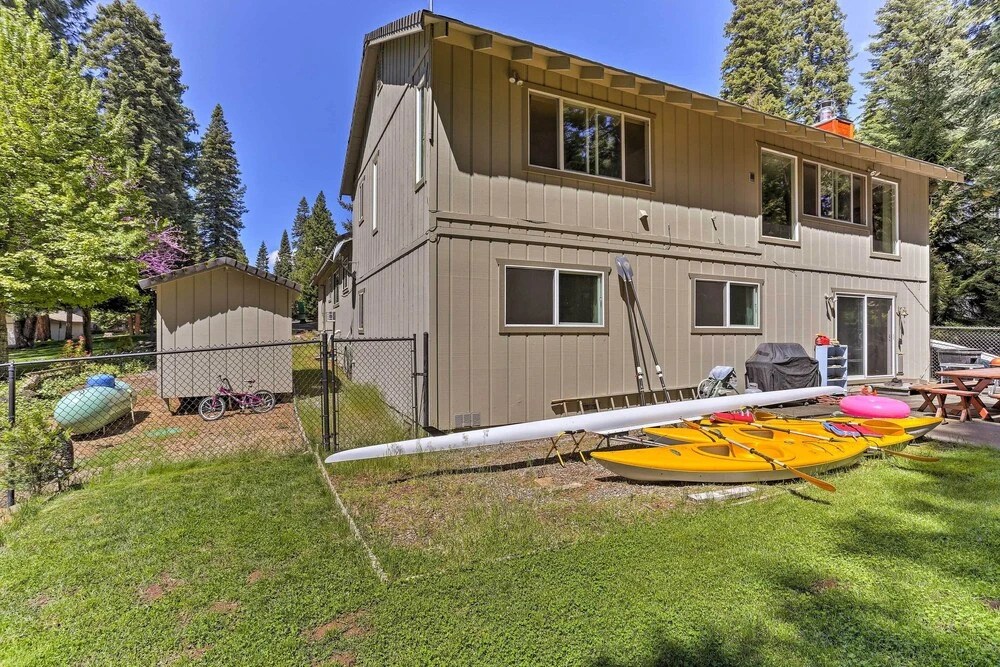 Lake Almanor Country Club Home w/ Views!