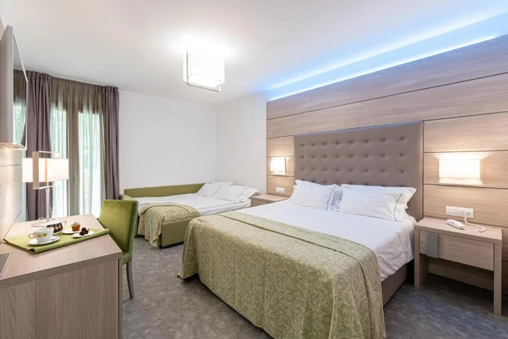 HOTEL TRILAGO