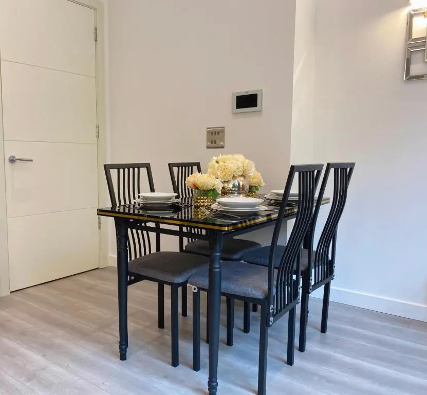 Newpointe Stunning 1-bedroom Serviced Apartment