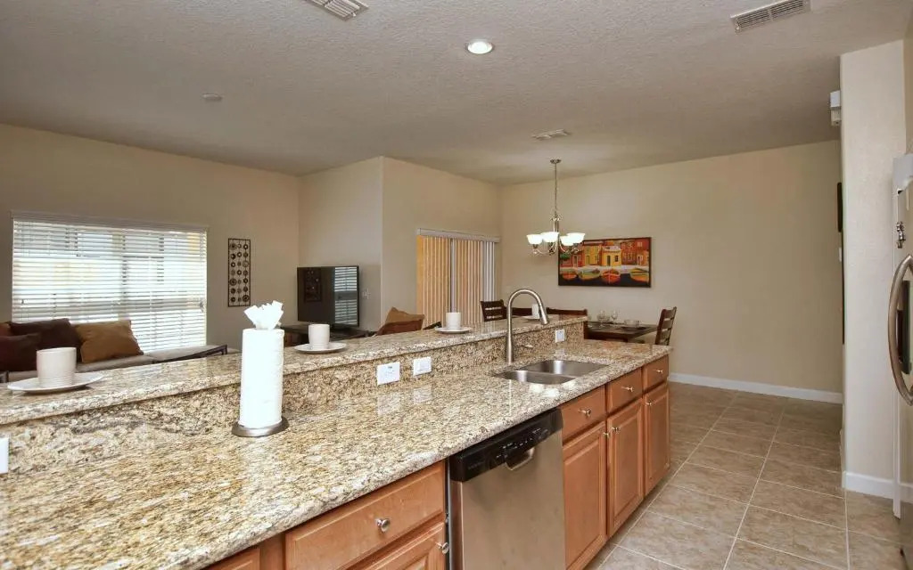 Family 4-Bedroom Pool Home Near Disney World
