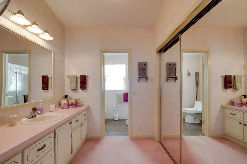 Lady Lake House with Lanai and Community Pool!