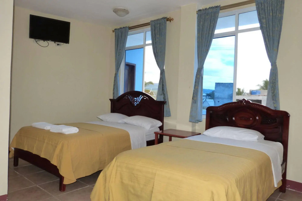 Gloria - Galápagos Inn