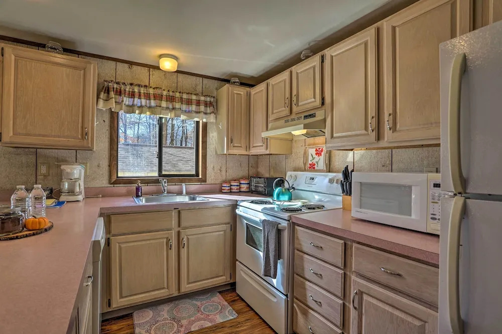 1 Mi to Arrowhead Lake: Pocono Home w/ Fire Pit