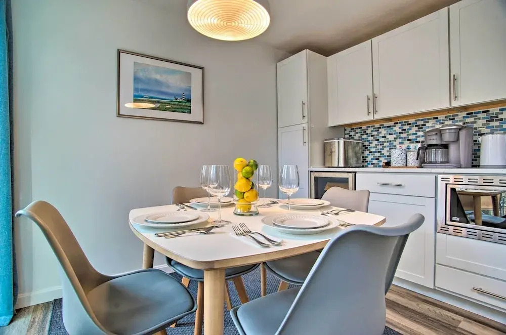 5 Mi to Mashpee Commons: Coastal Mashpee Condo
