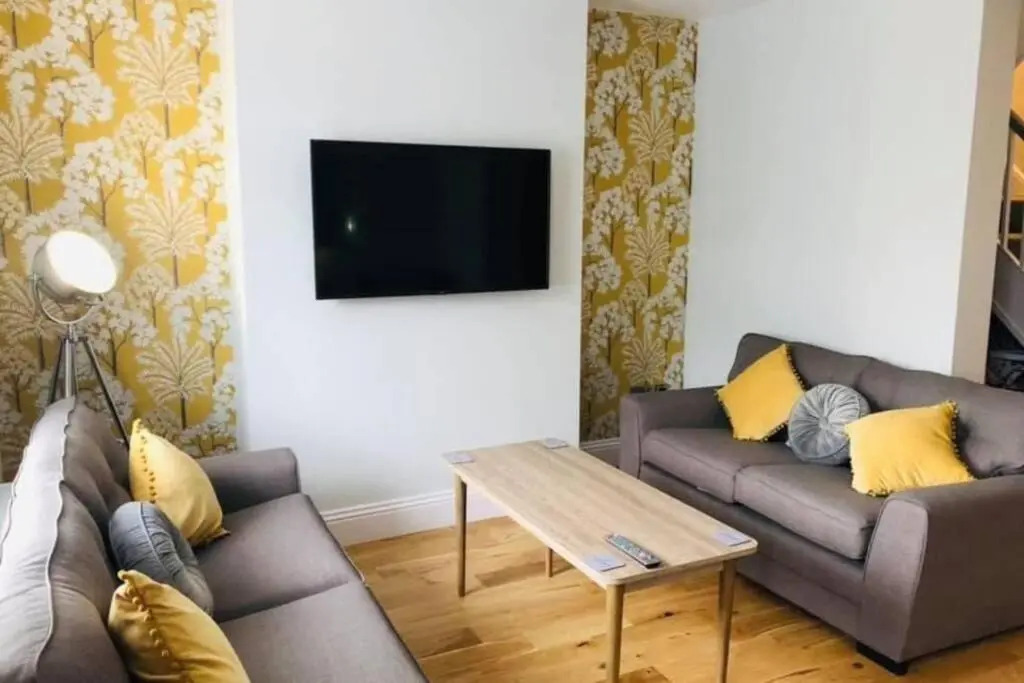 WESTREACH Filey - a 4 Bedroom, all en-suite sleep 8 Townhouse