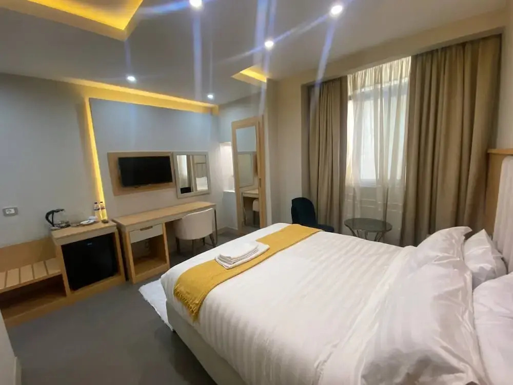 Eyana Hotel