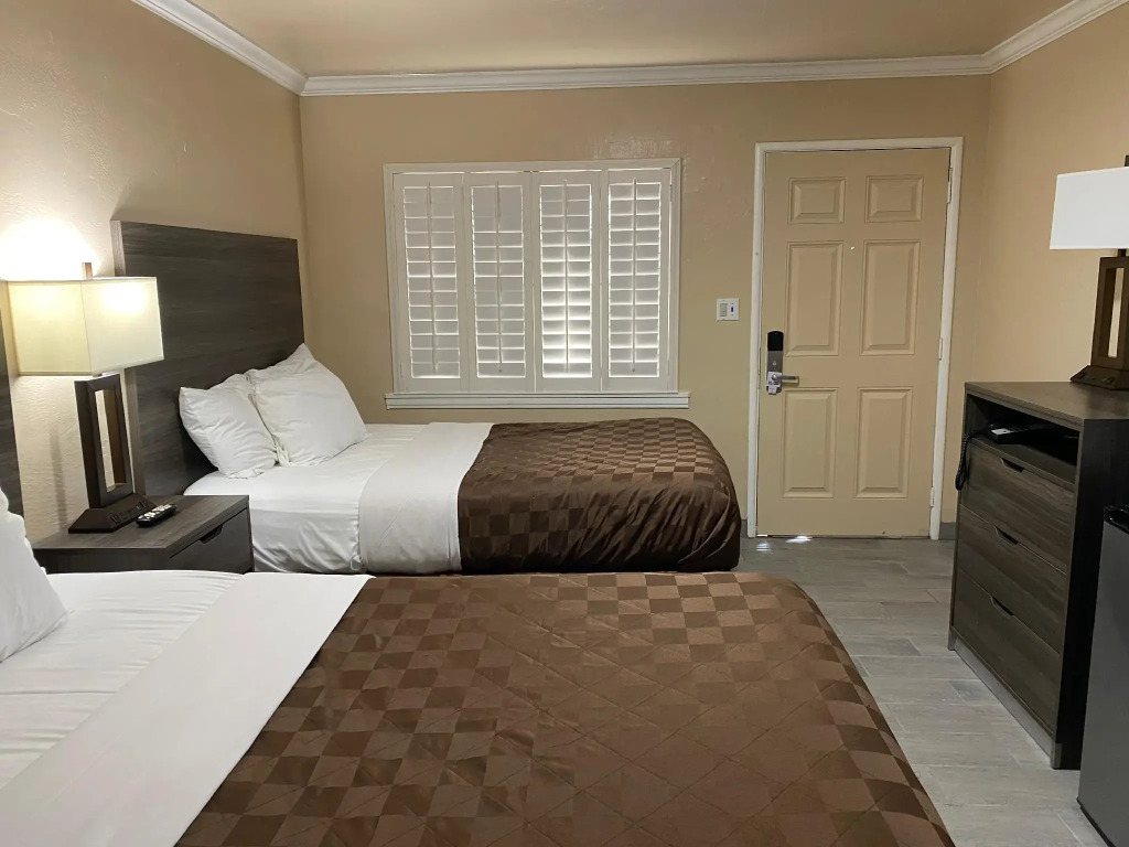 SurfSide Stay
