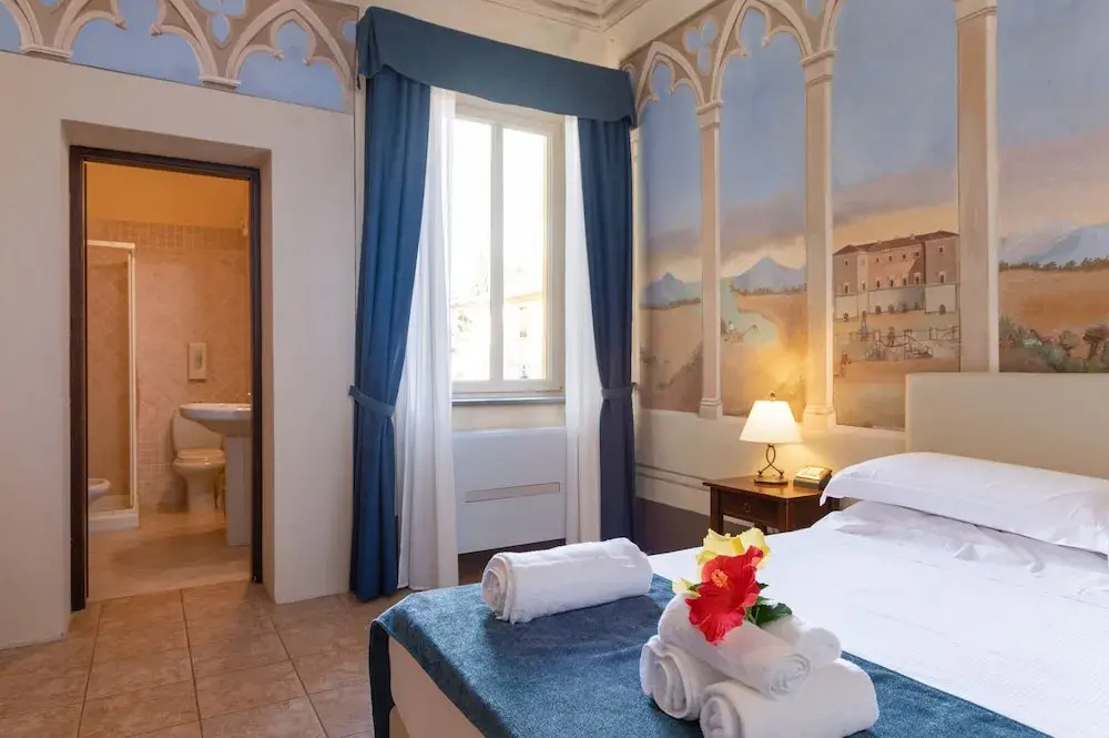 Hotel with swimming pool in Riparbella