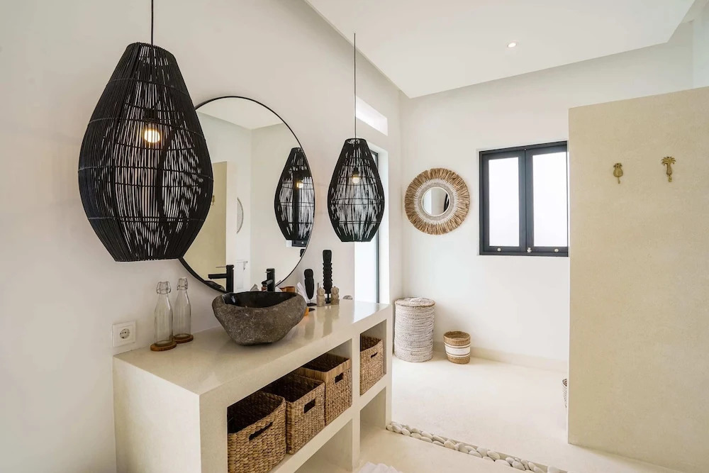 Villa Laut - 4BR Luxury Villa within Walking Distance to Seseh Beach