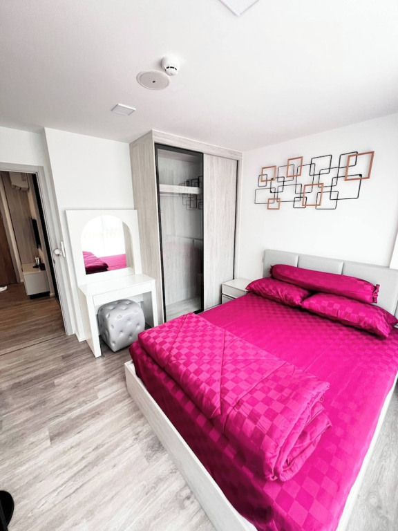 Luxurious 1 and Half Bedroom Condo With Resort-style Amenities in Nonthaburi