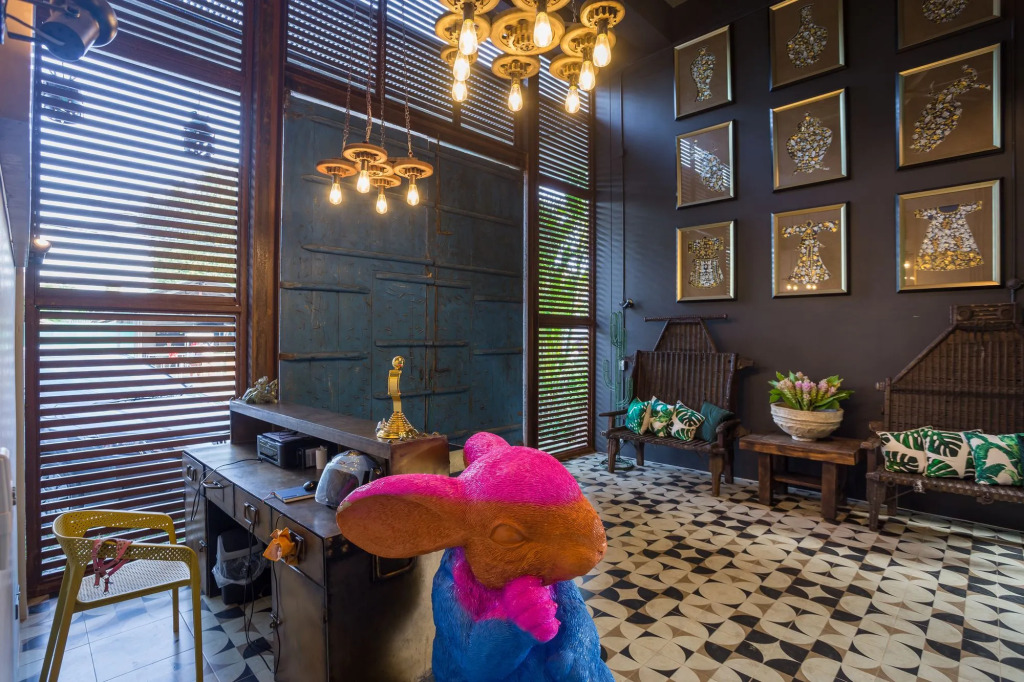 River Art Hotel