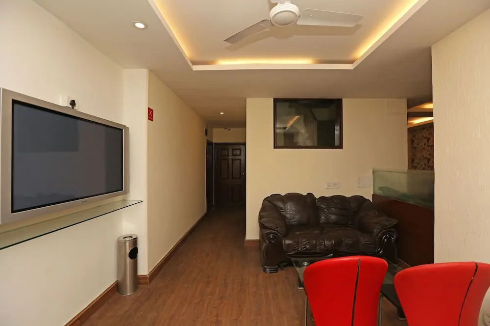 OYO 8535 Hotel Mayarch
