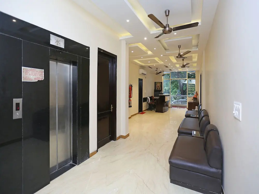 OYO 9606 City Centre Home