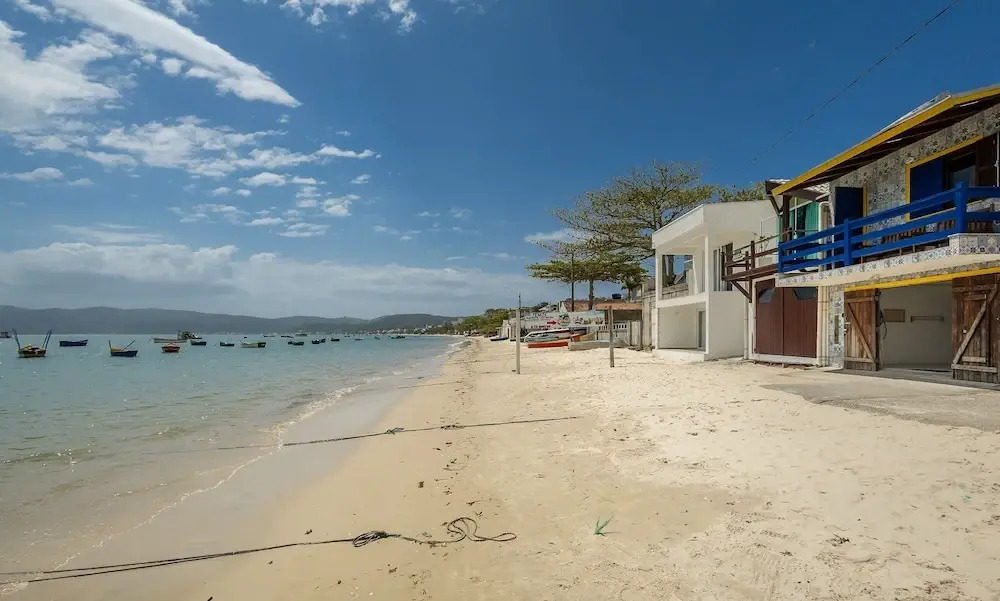 3BR Beachfront House w/ BBQ Apc2200