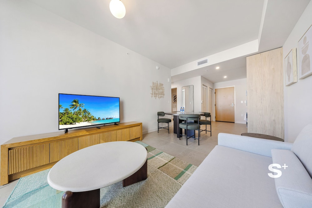 Modern and Cozy 1-BD- Rooftop pool & Gym