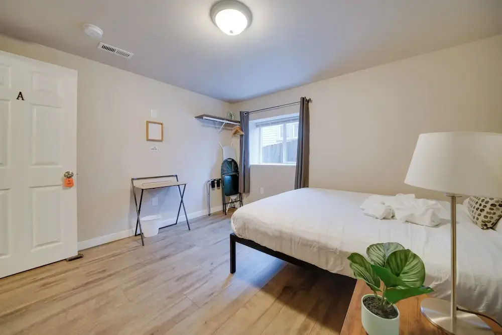 Walk to Light Rail: Quiet Judkins Park Home Base