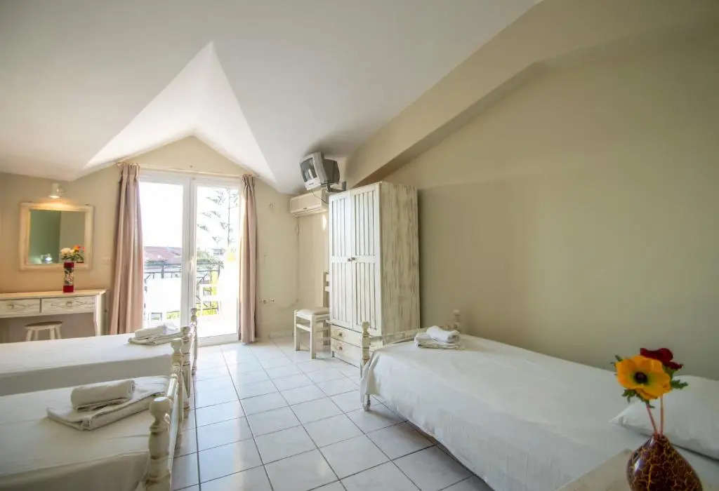 Avra Alykes resort