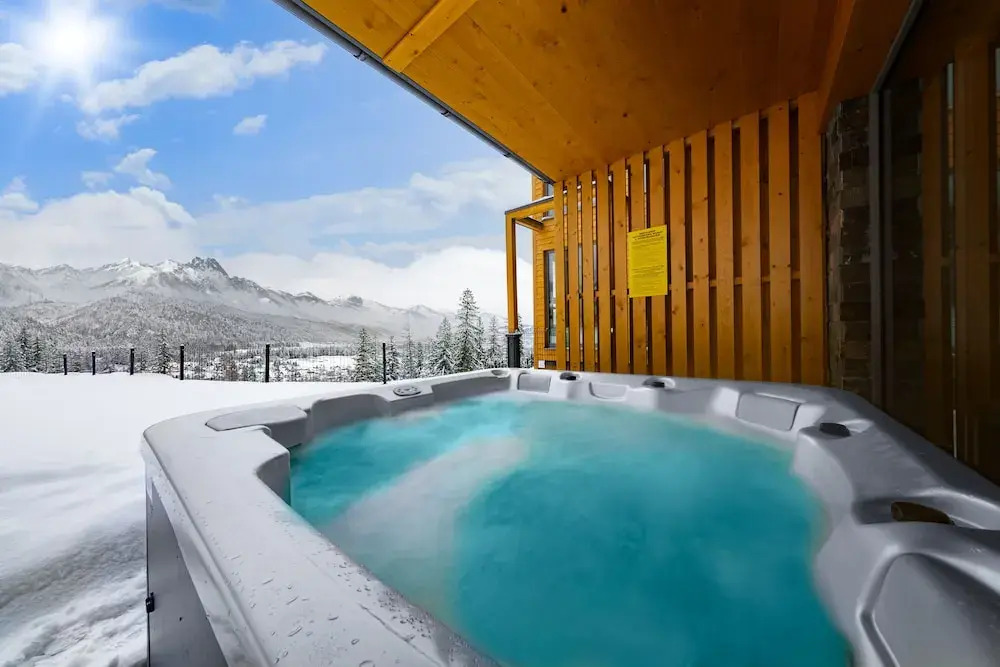 Cyrhla Mountain View with Saunarium & Heated Summer Pool by BQQK
