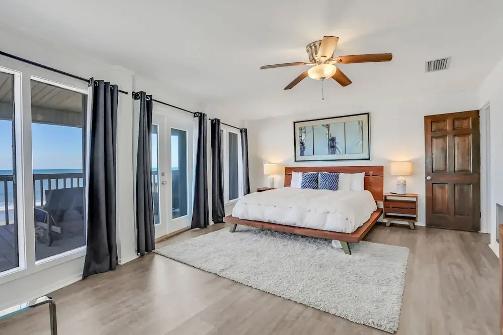 Gorgeous Beachfront Home With Inviting Deck & Patio, Hammock, Amazing Views