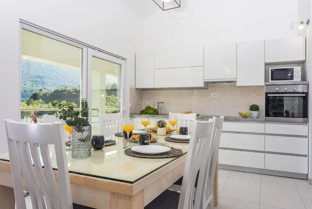 VILLA SKURA private heated pool 32m2, summer kitchen, 4 bedrooms, garden
