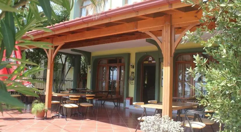 Flora Hotel
