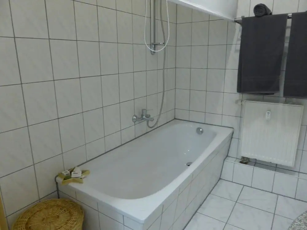 Ferienwohnung Friedrich Schiller, 2 Schlafzimmer, Balkon,kostenloses WiFi, nähe Zentrum