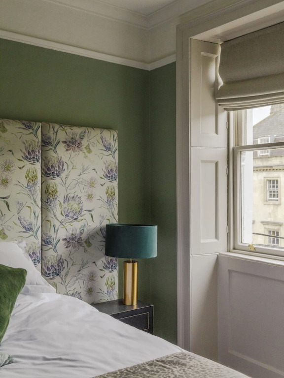 Impeccable 4-bed Apartment in Bath