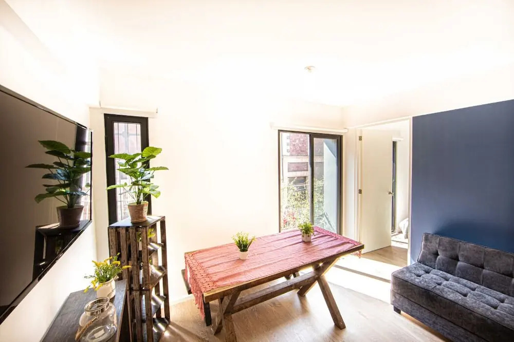 Sophisticated City Center 1 Bdrm Apartment 5 Stars