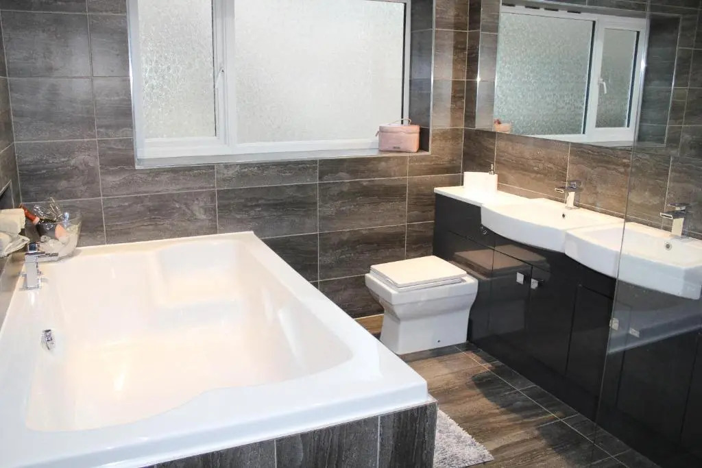 4 Bedroom Detached Holiday home with Hot Tub