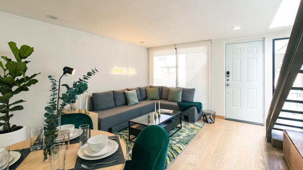 Stunning PH with Private Roof Terrace