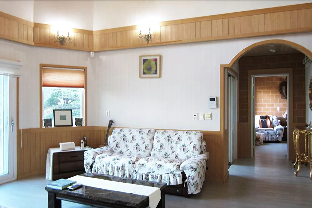 Seosan Pinehealing Pension