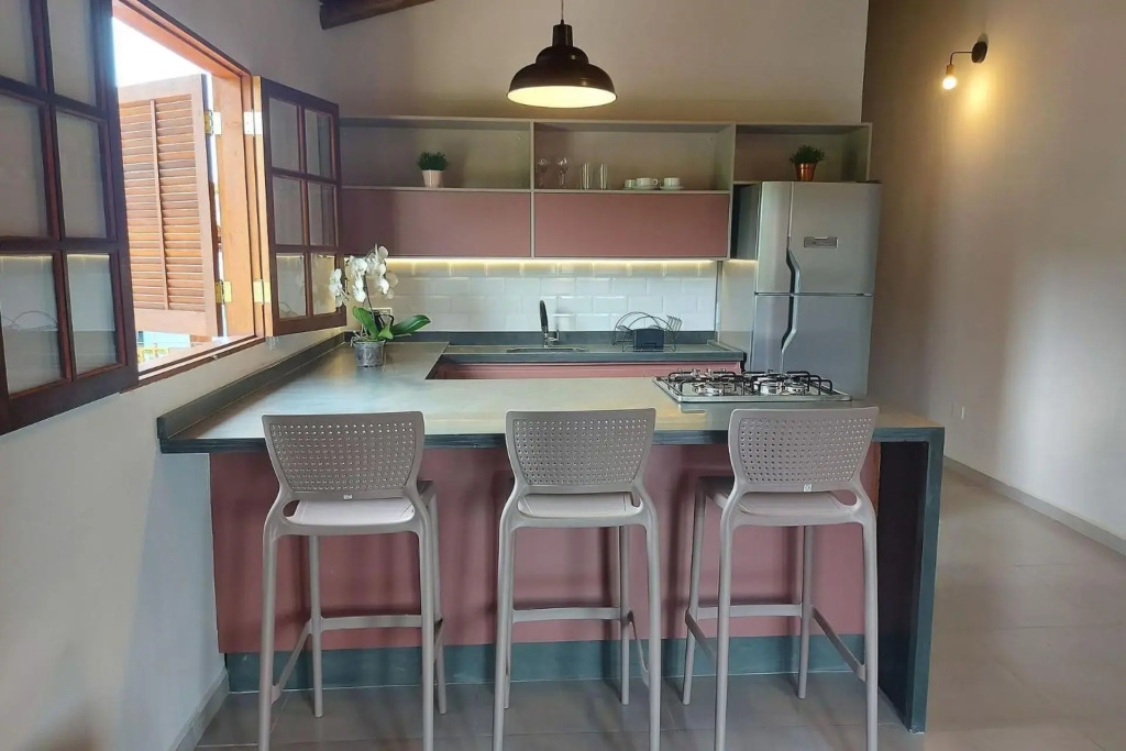 Sapeca - Novo Flat c/ piscina, 50mts da praia, churrasqueira privativa, ar con, wi-fi, netflix. 4pessoas, garagem