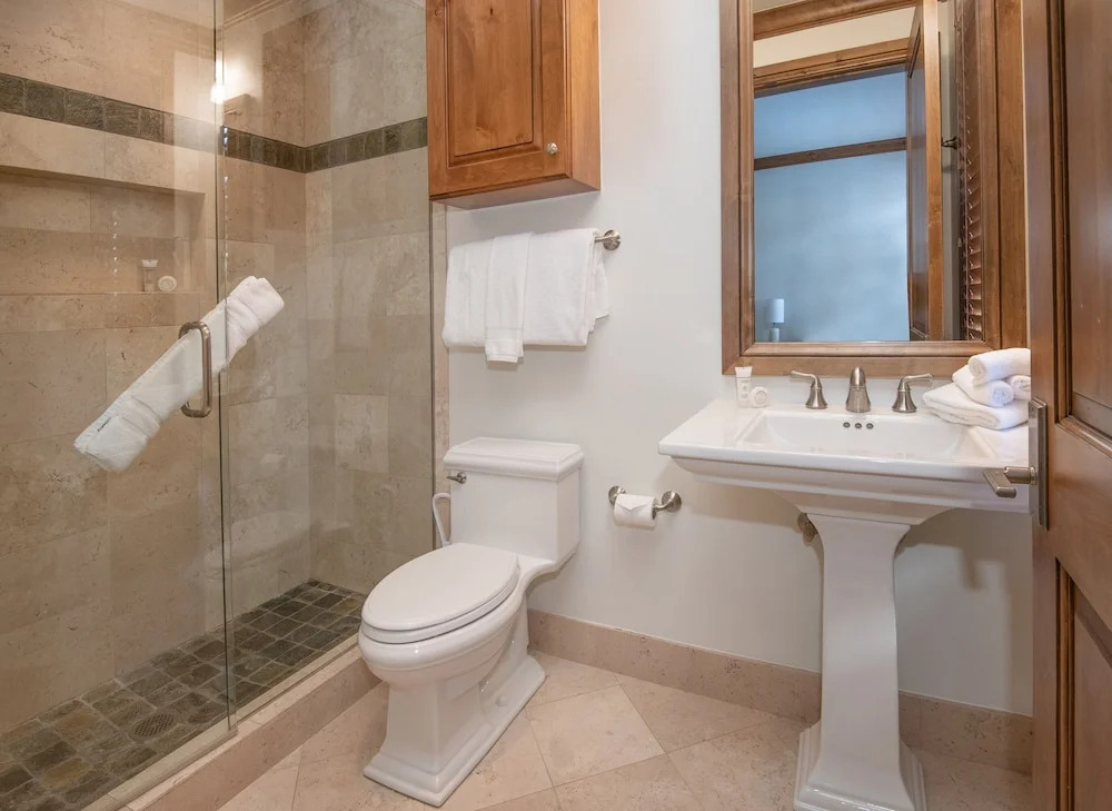 Lionsquare North Tower #402 5 Bedrooms 5.5 Bathrooms Condo