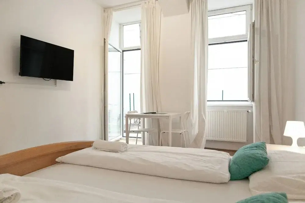 Welcoming 3BR Apt Steps From Belvedere